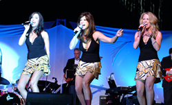 Nashville dinner show--the girls on stage